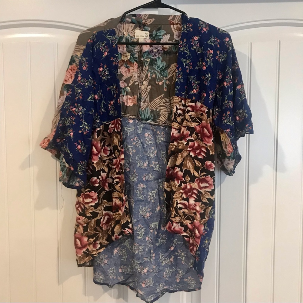 UO Urban Renewal Short Kimono